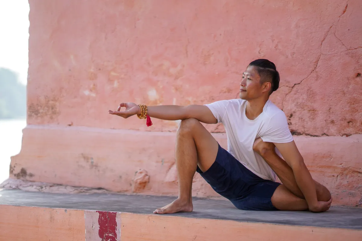 Yoga Tung teaching private class